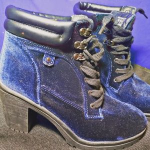 Blue velvet boots